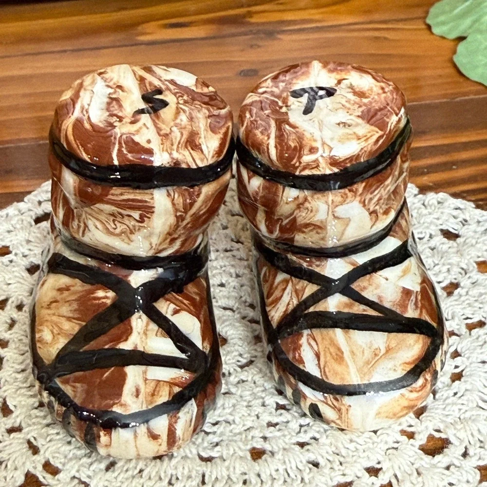 Alaska Clay Mukluk Boot Salt and Pepper Shakers Brown White Marbled Excellent